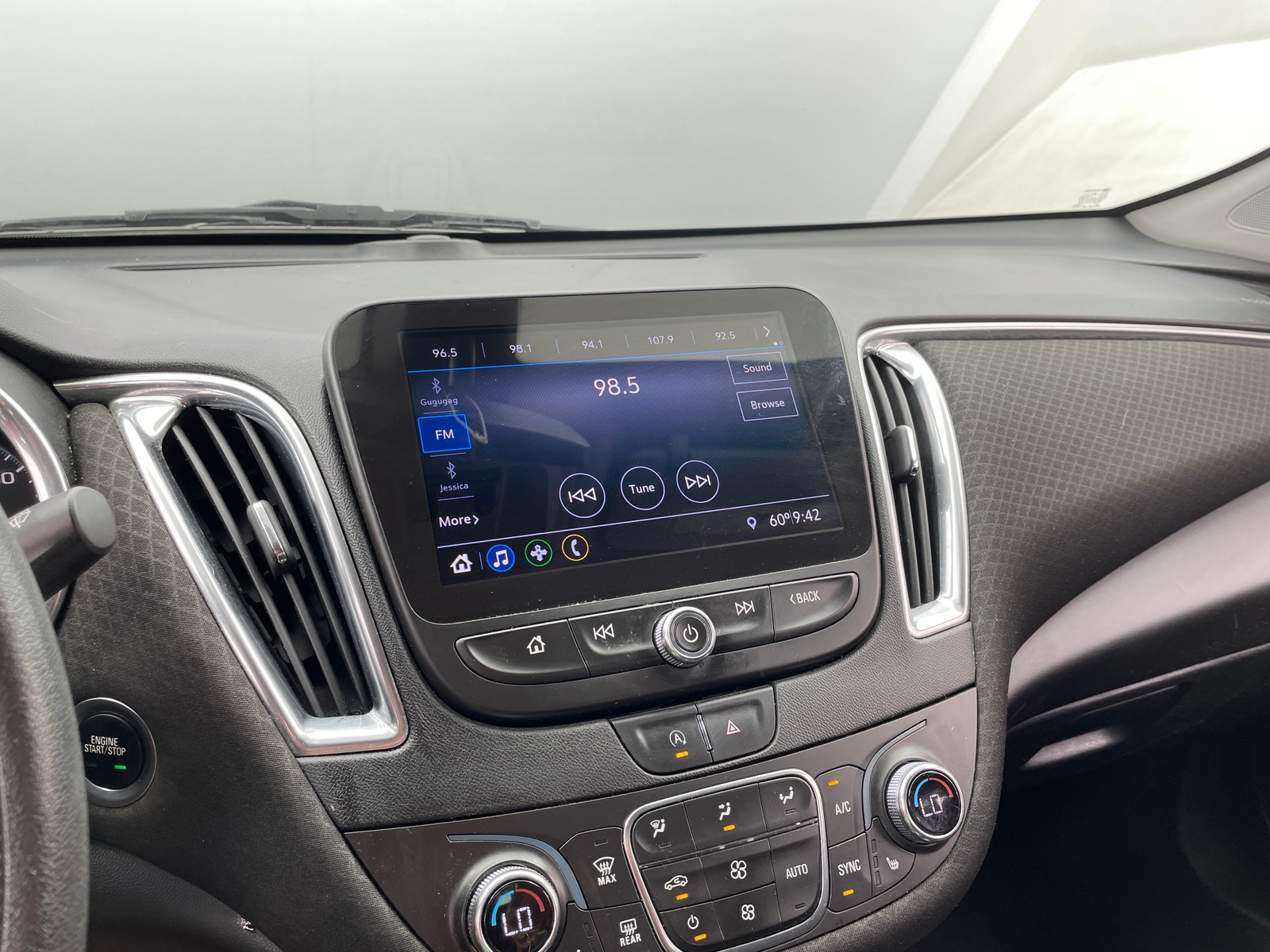 Thumbnail: 2020 Chevrolet Malibu - 4