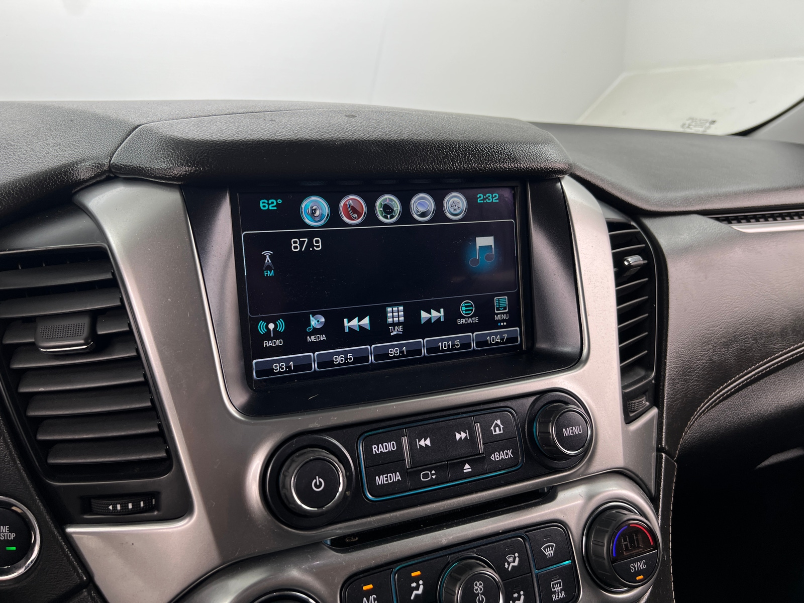 Thumbnail: 2020 Chevrolet Suburban - 3