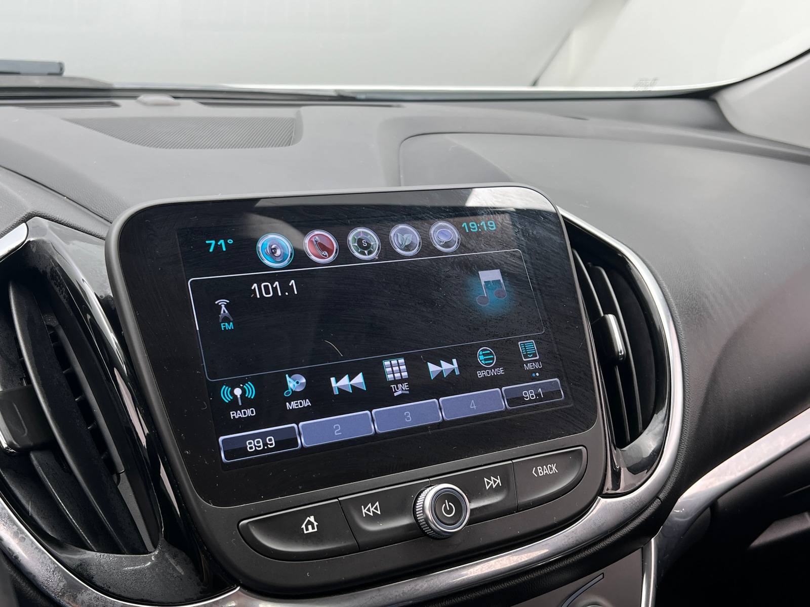Thumbnail: 2017 Chevrolet Volt - 3