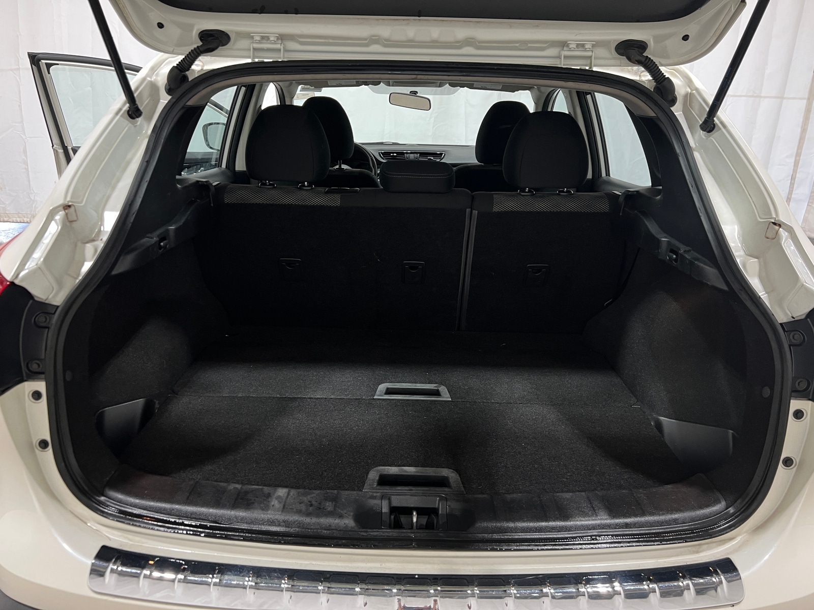 Thumbnail: 2017 Nissan Rogue Sport - 7