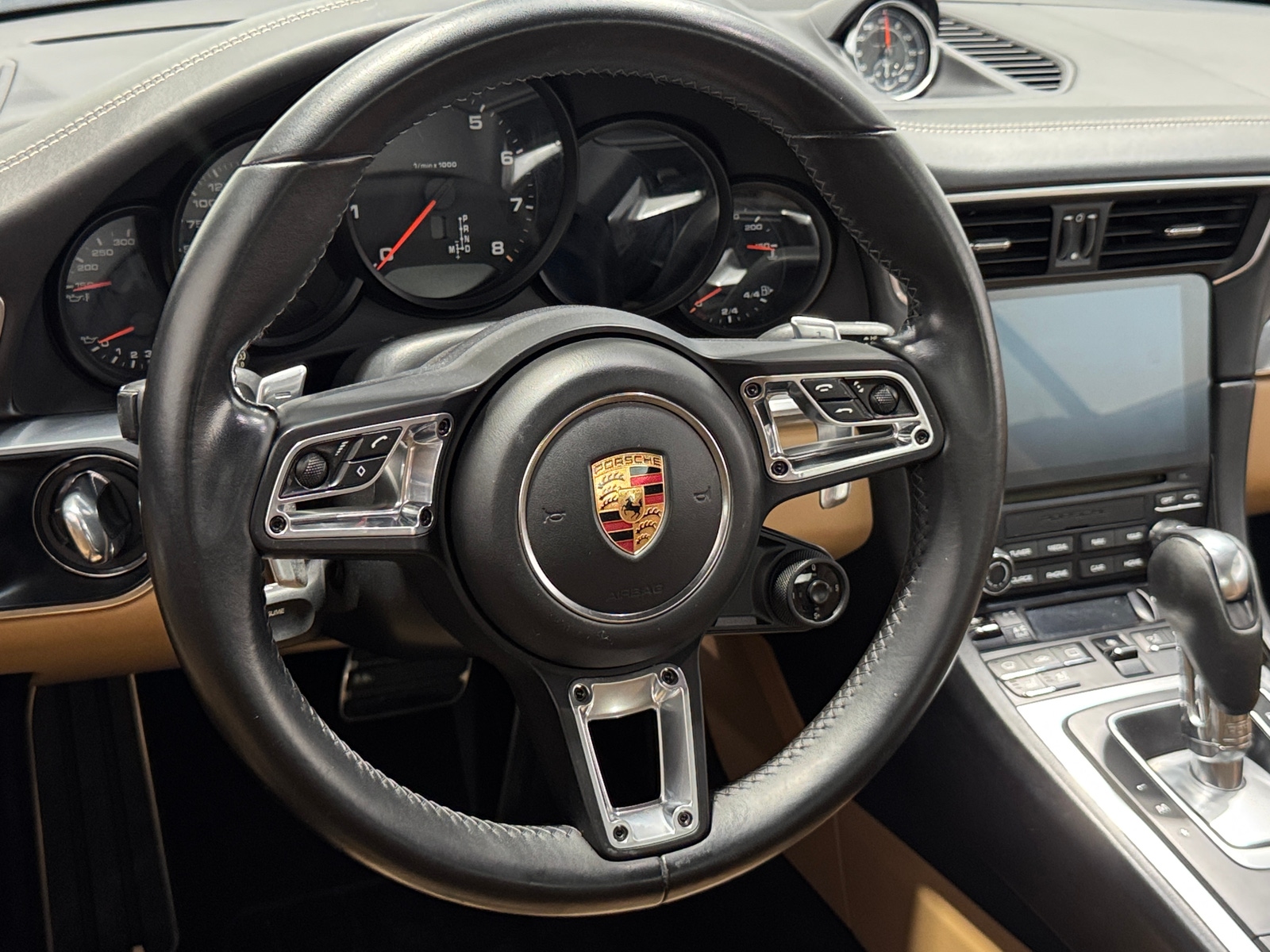 Thumbnail: 2017 Porsche 911 - 4