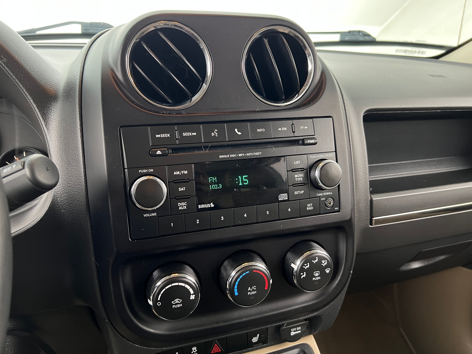 Thumbnail: 2016 Jeep Patriot - 3