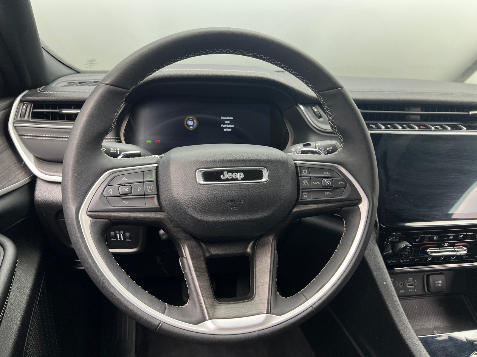 Thumbnail: 2024 Jeep Grand Cherokee L - 4