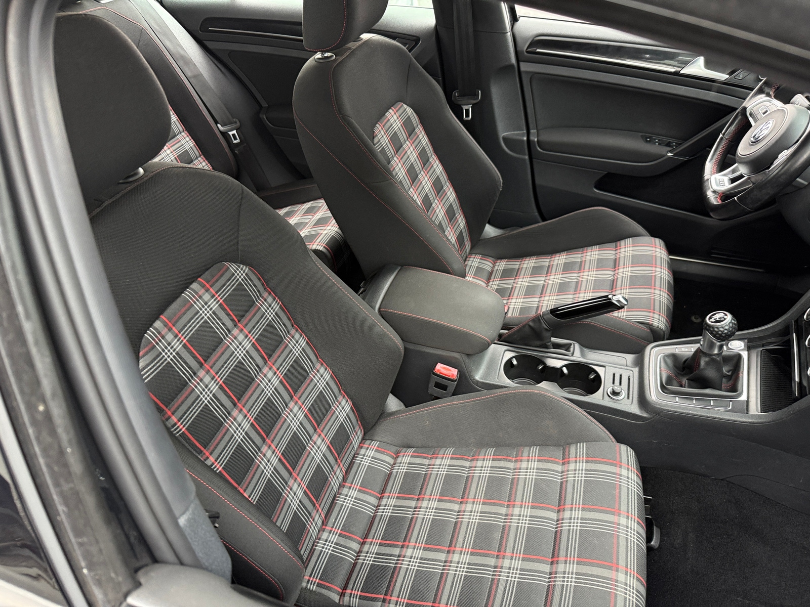 Thumbnail: 2017 Volkswagen Golf - 2