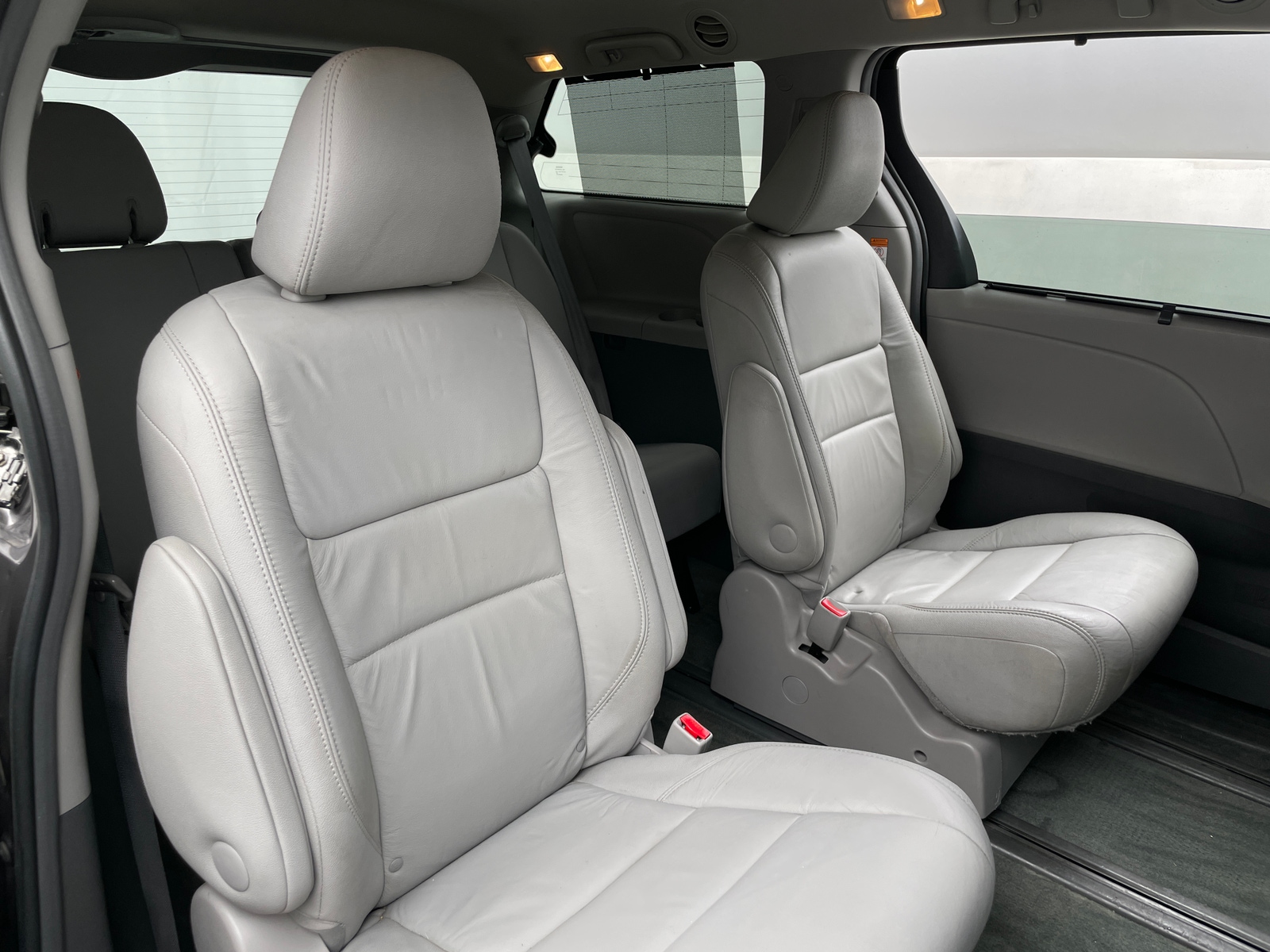 Thumbnail: 2016 Toyota Sienna - 5