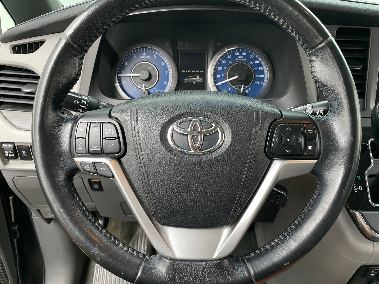 Thumbnail: 2016 Toyota Sienna - 4