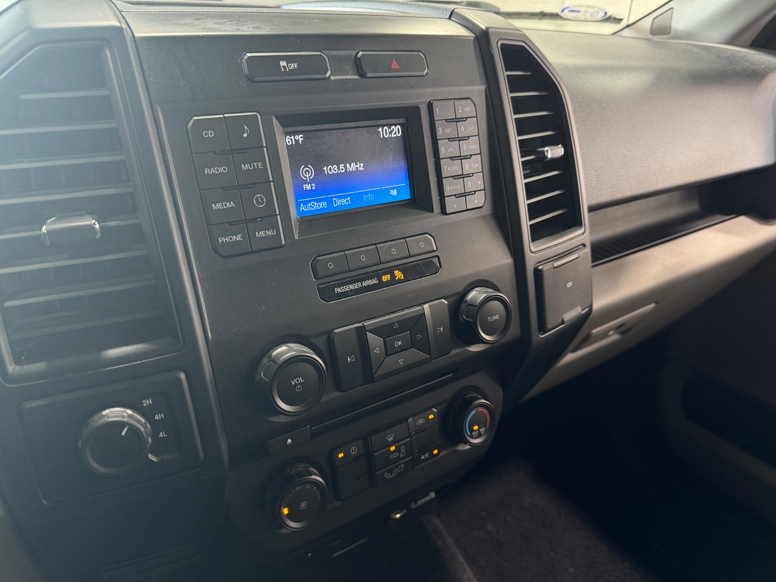 Thumbnail: 2015 Ford Econoline - 4
