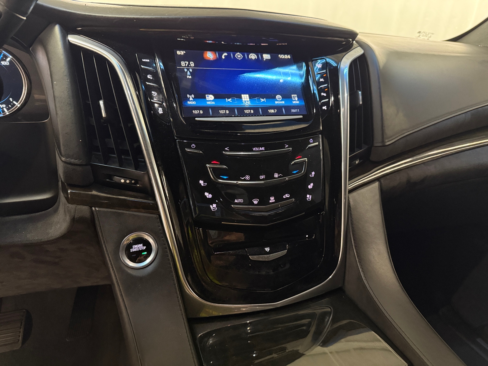 Thumbnail: 2017 Cadillac Escalade - 3
