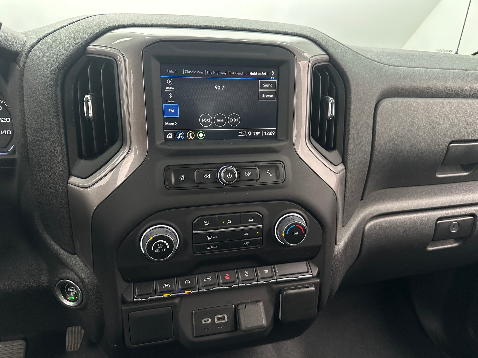 Thumbnail: 2022 Chevrolet Silverado 1500 - 4