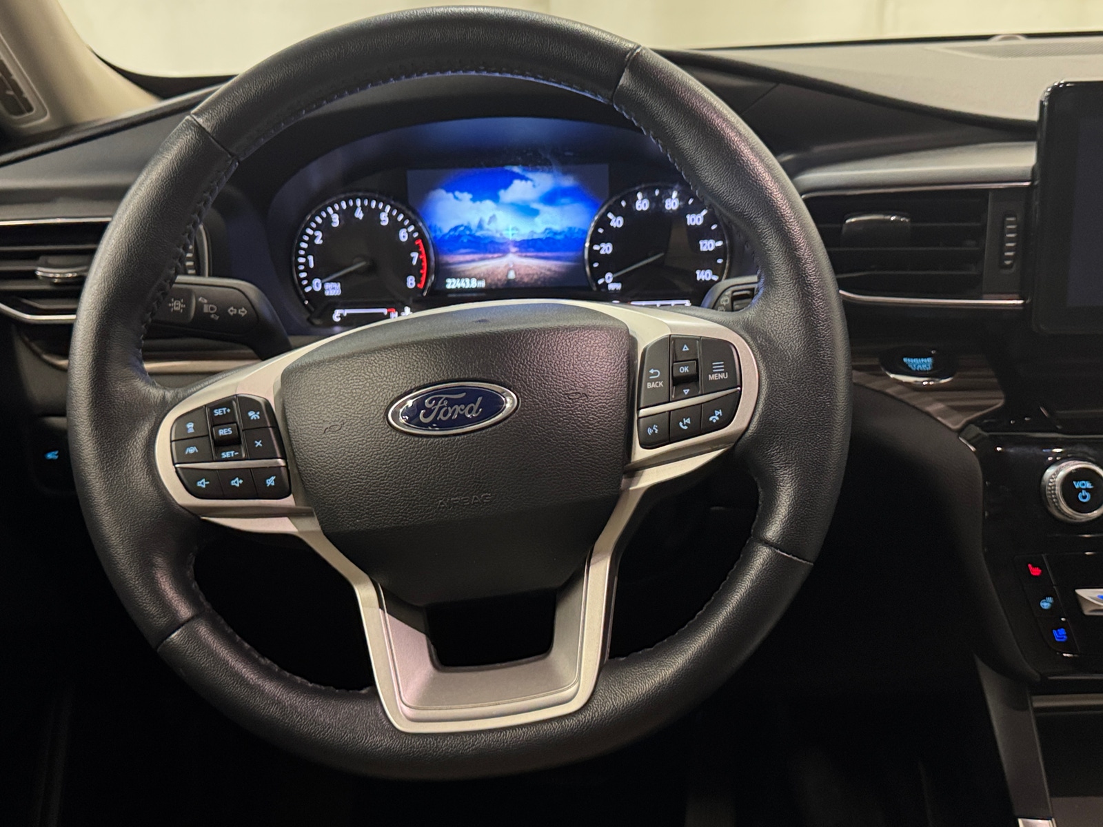 Thumbnail: 2022 Ford Explorer - 4