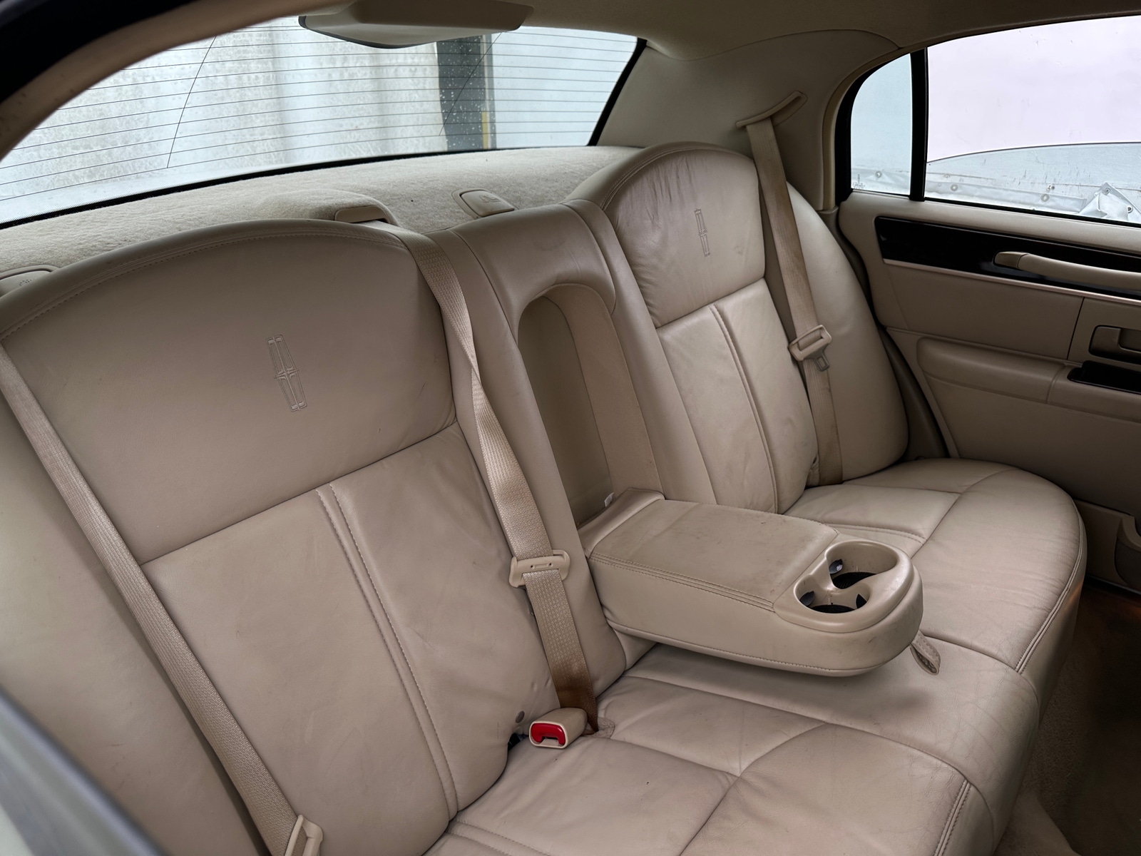 Thumbnail: 2011 Lincoln Town Car - 5