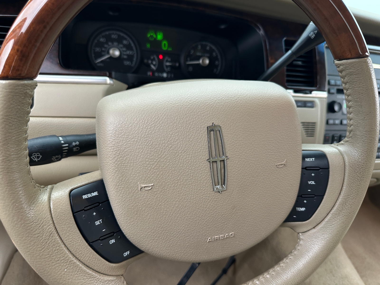 Thumbnail: 2011 Lincoln Town Car - 4