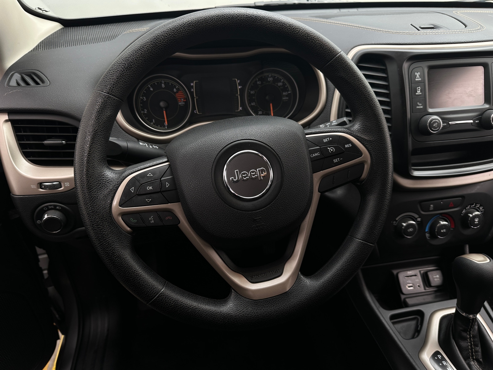 Thumbnail: 2017 Jeep Cherokee - 5