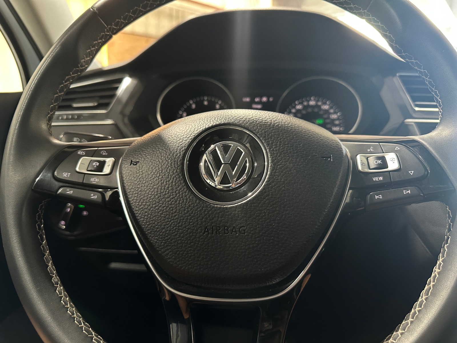 Thumbnail: 2021 Volkswagen Tiguan - 4