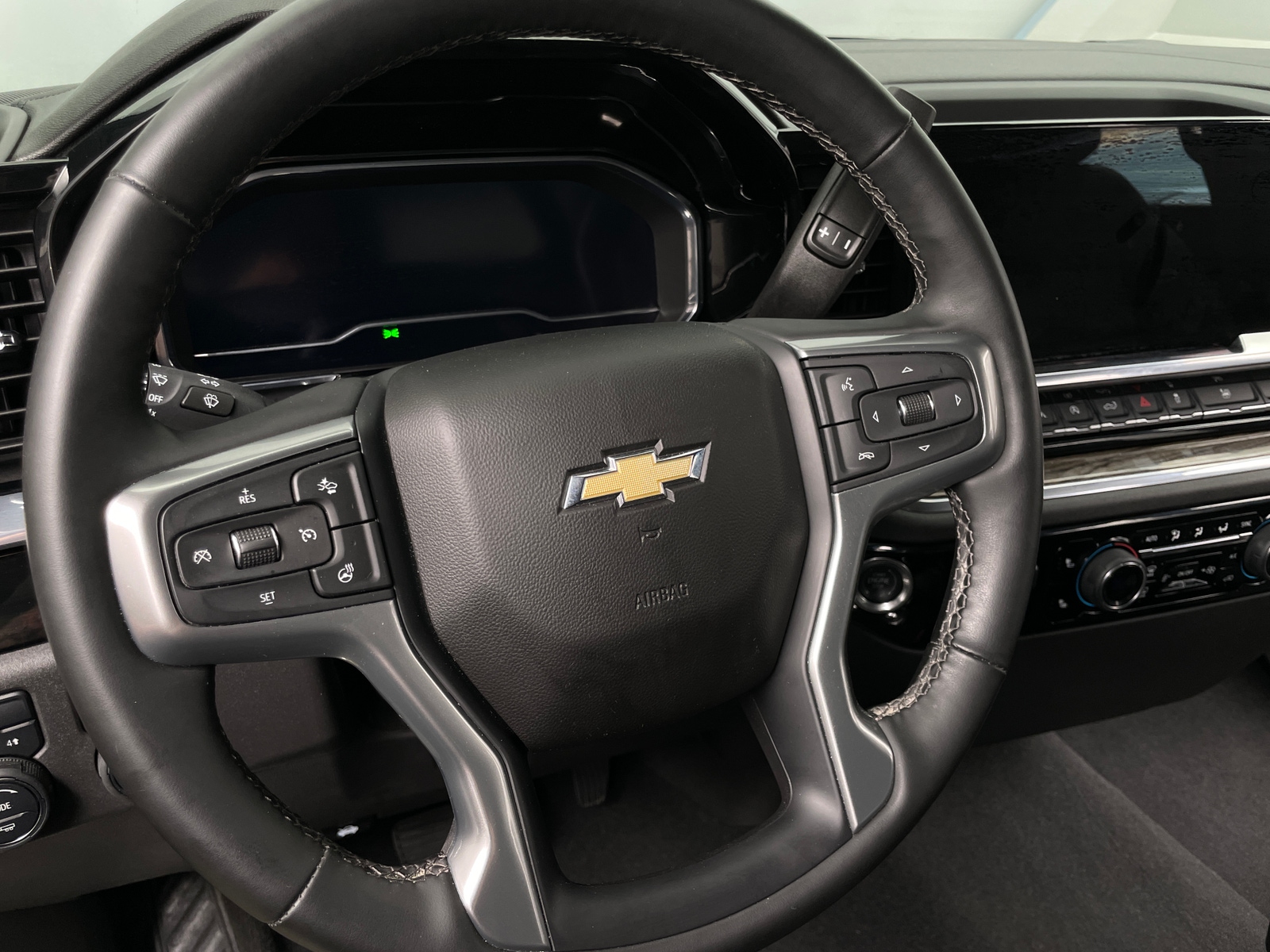 Thumbnail: 2025 Chevrolet Silverado 1500 - 5