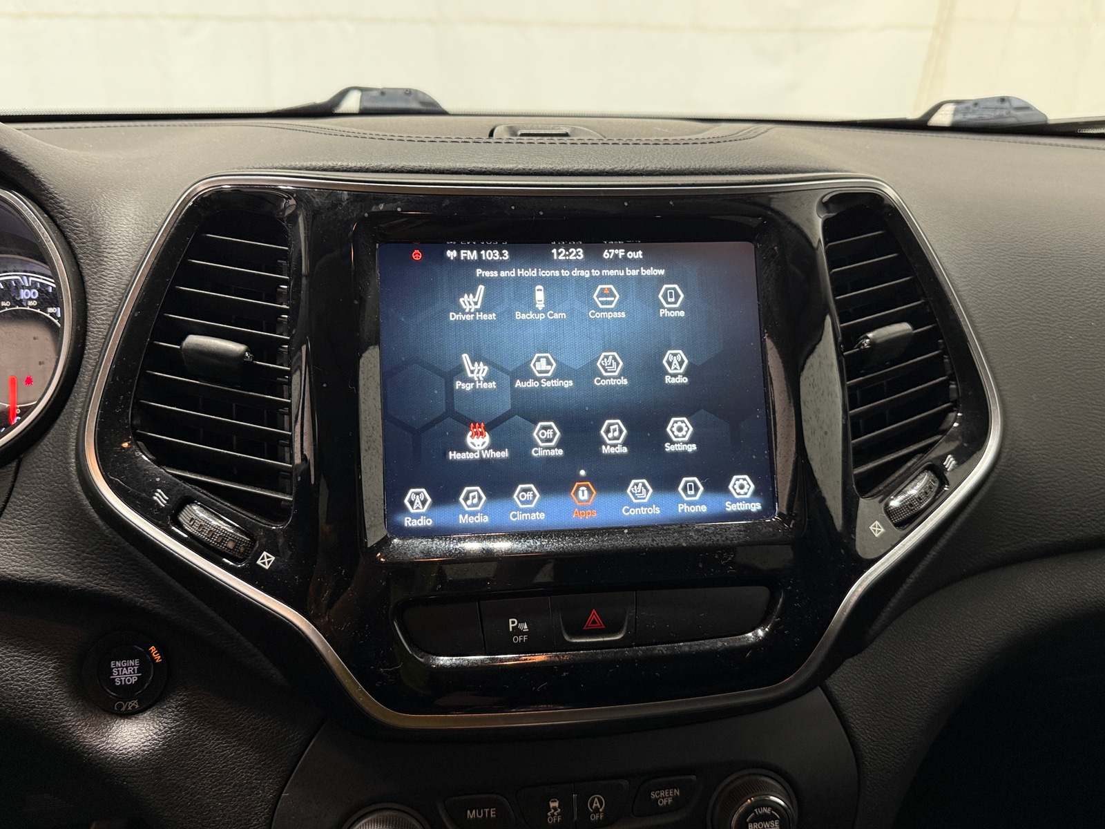 Thumbnail: 2019 Jeep Cherokee - 3