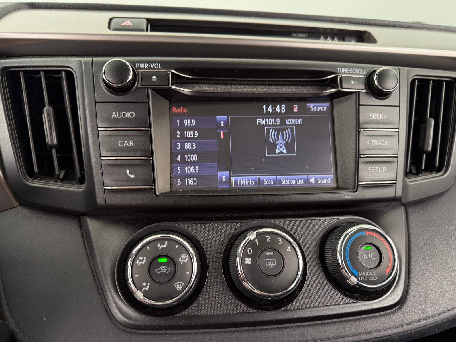 Thumbnail: 2018 Toyota RAV4 - 4