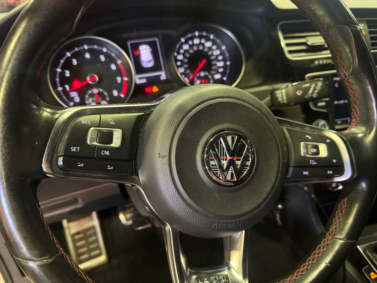 Thumbnail: 2016 Volkswagen Golf - 5