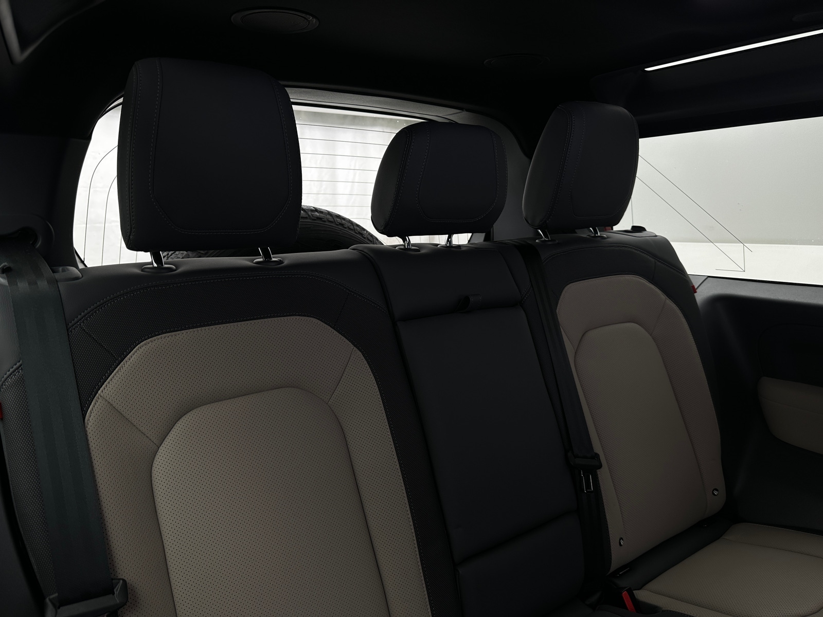 Thumbnail: 2023 Land Rover Defender - 6
