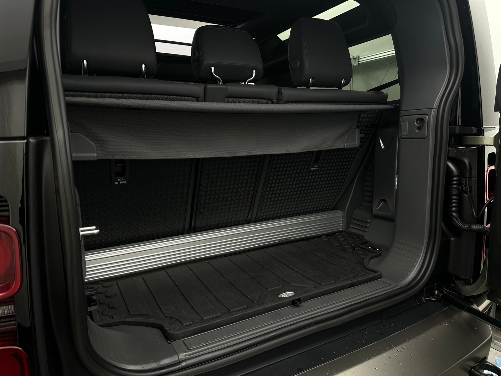 Thumbnail: 2023 Land Rover Defender - 7