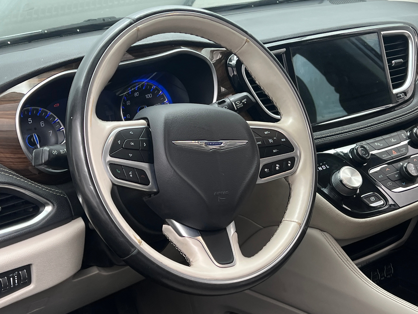Thumbnail: 2021 Chrysler Pacifica - 4