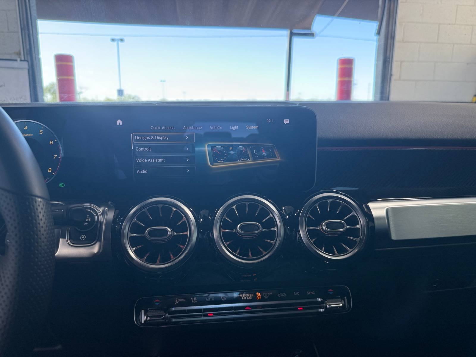 Thumbnail: 2020 Mercedes-Benz GLB - 3