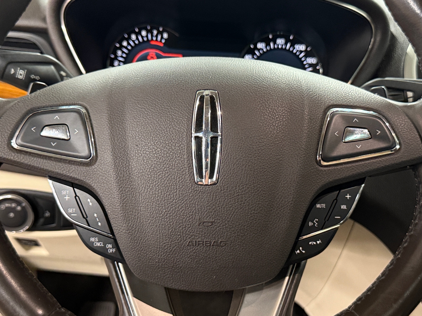 Thumbnail: 2016 Lincoln MKC - 4