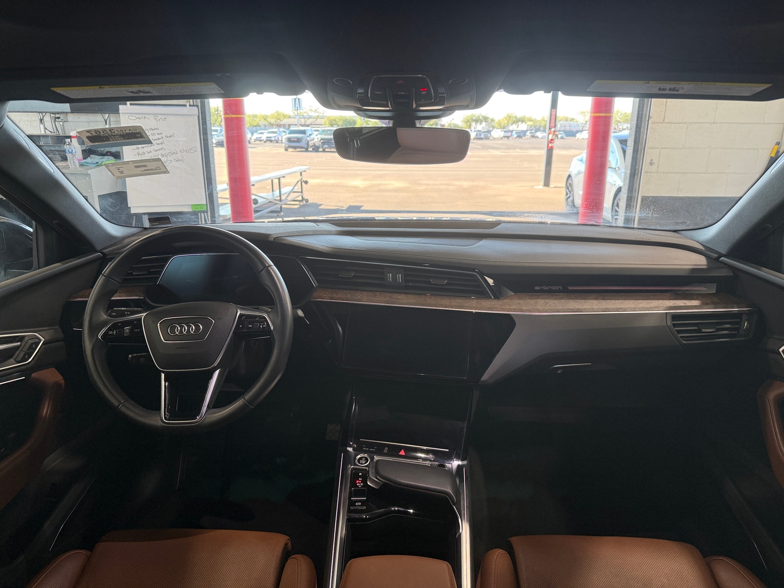 Thumbnail: 2022 Audi e-tron S - 2
