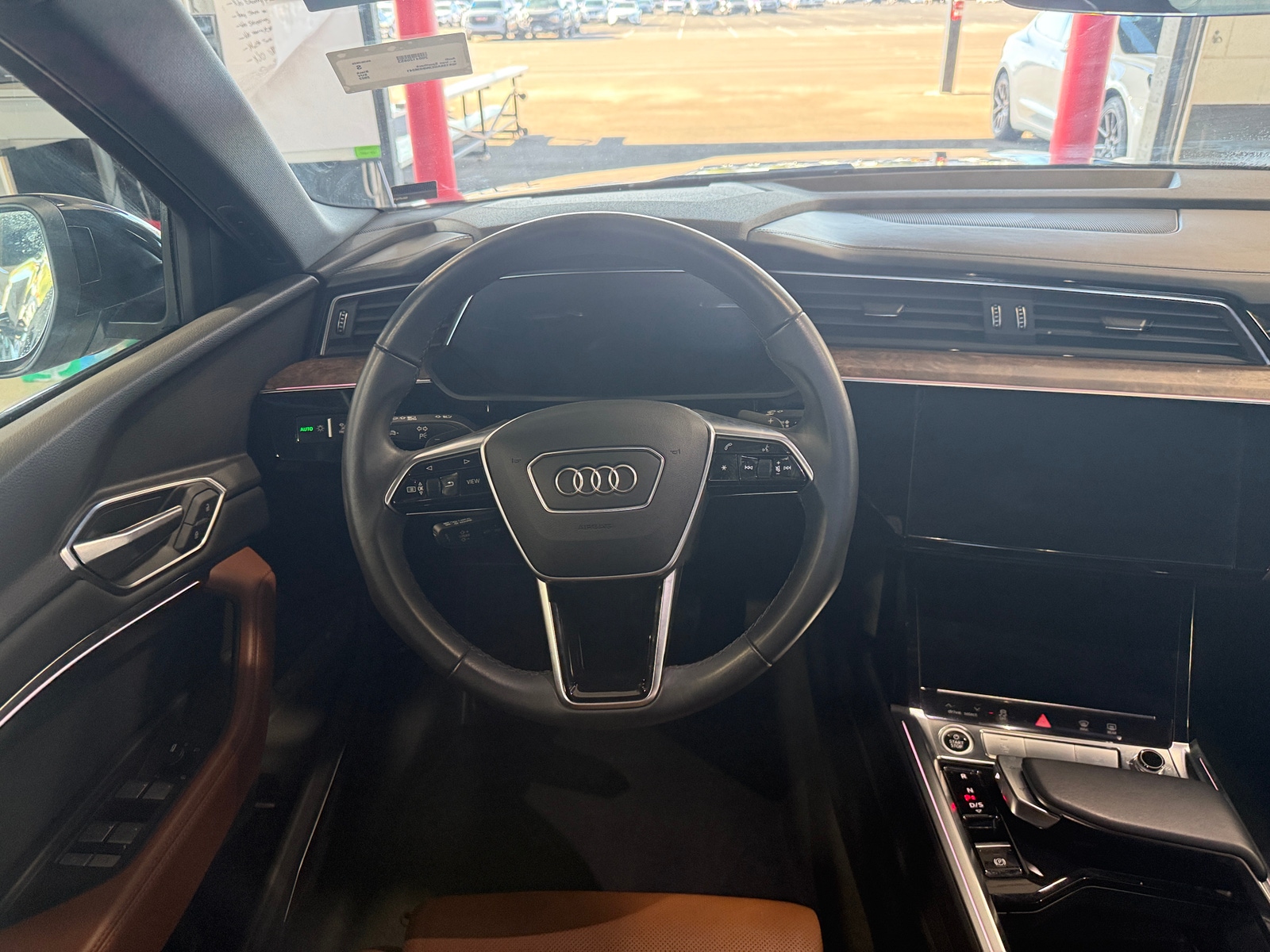 Thumbnail: 2022 Audi e-tron S - 4