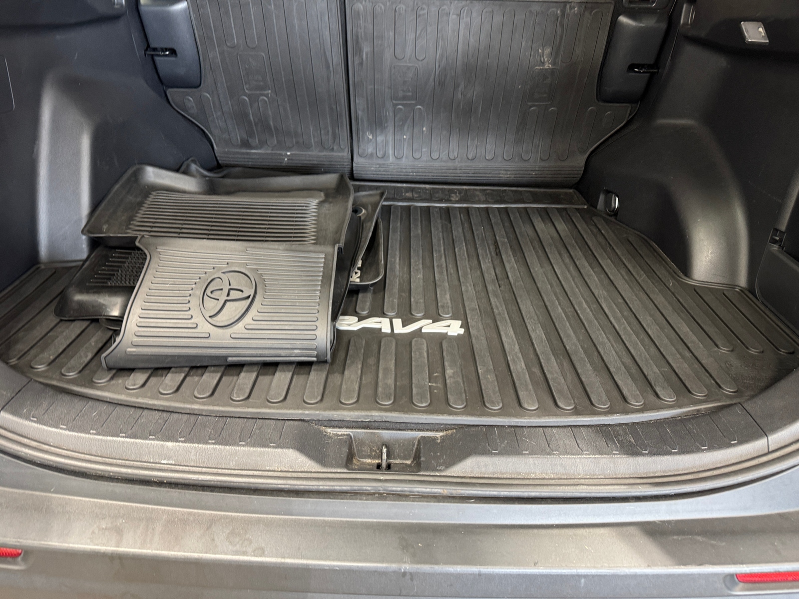 Thumbnail: 2019 Toyota RAV4 - 7