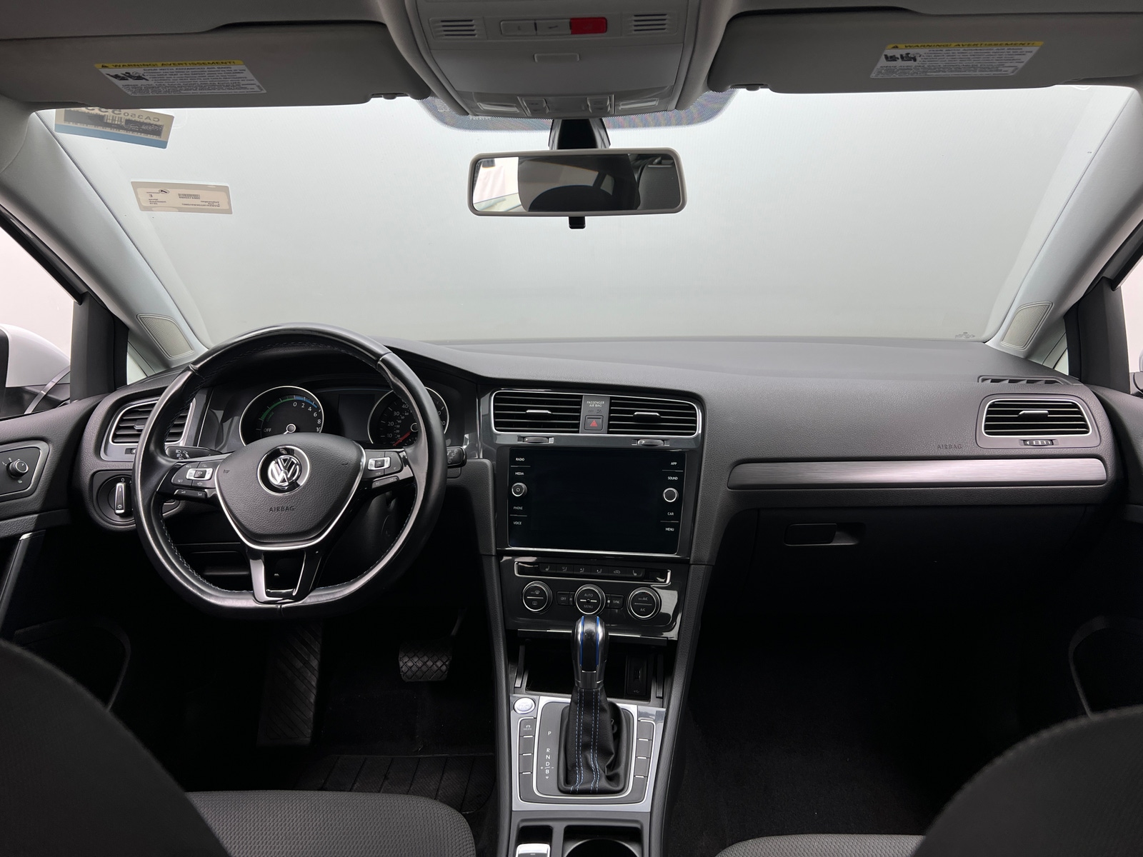 Thumbnail: 2019 Volkswagen e-Golf - 3
