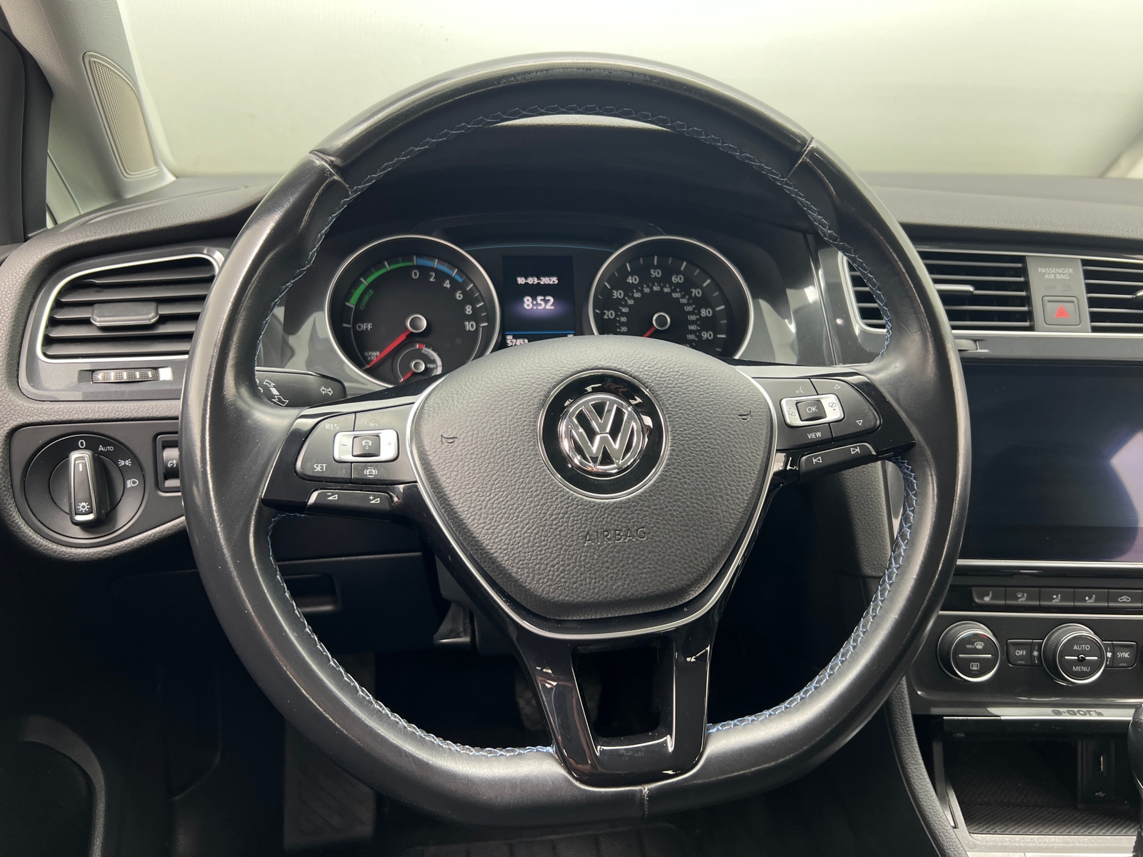 Thumbnail: 2019 Volkswagen e-Golf - 5