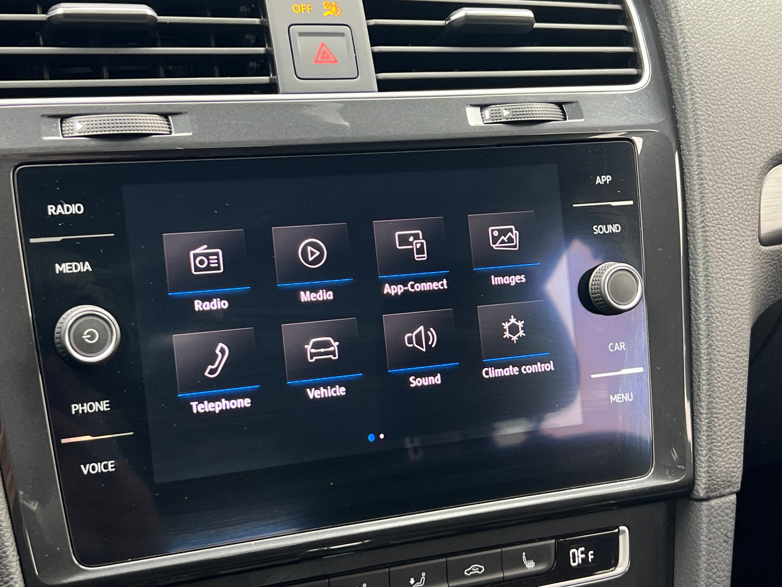 Thumbnail: 2019 Volkswagen e-Golf - 4