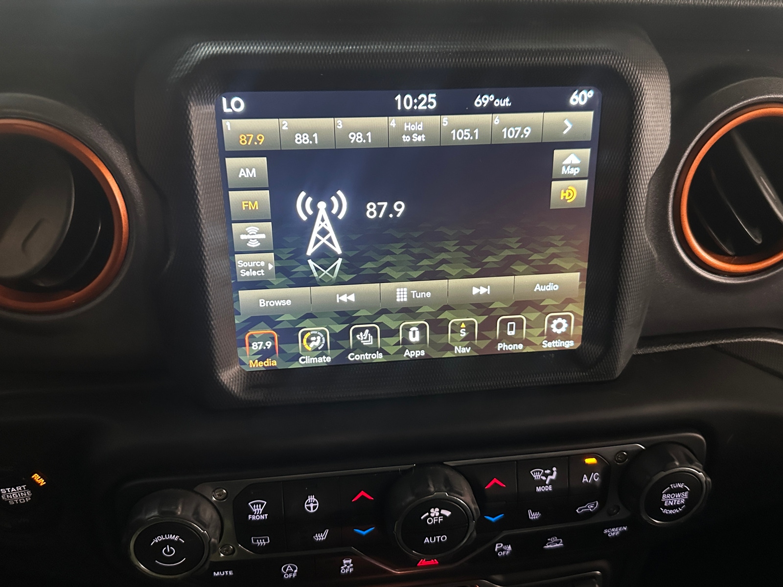 Thumbnail: 2021 Jeep Gladiator - 3
