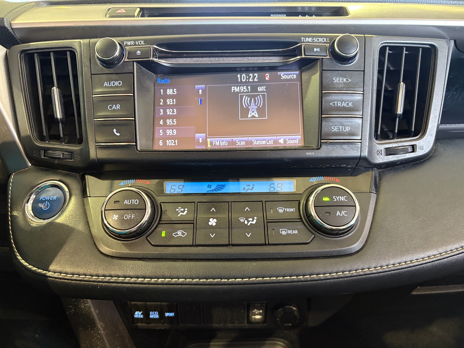 Thumbnail: 2018 Toyota RAV4 - 4