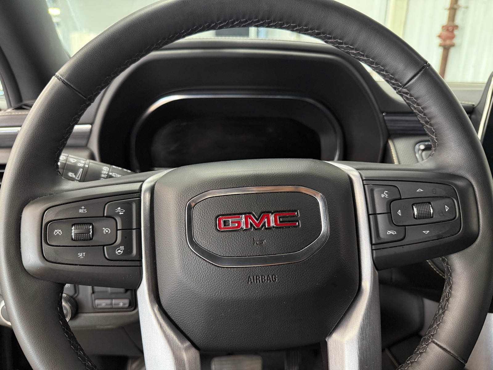 Thumbnail: 2023 GMC Yukon - 4