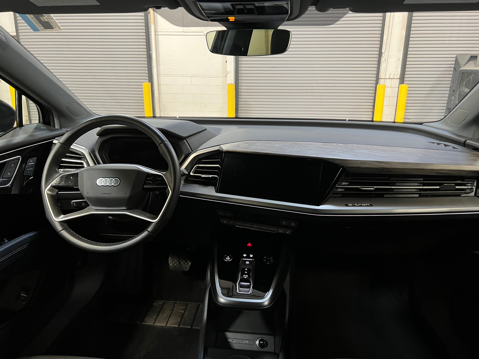 Thumbnail: 2022 Audi Q4 e-tron - 2