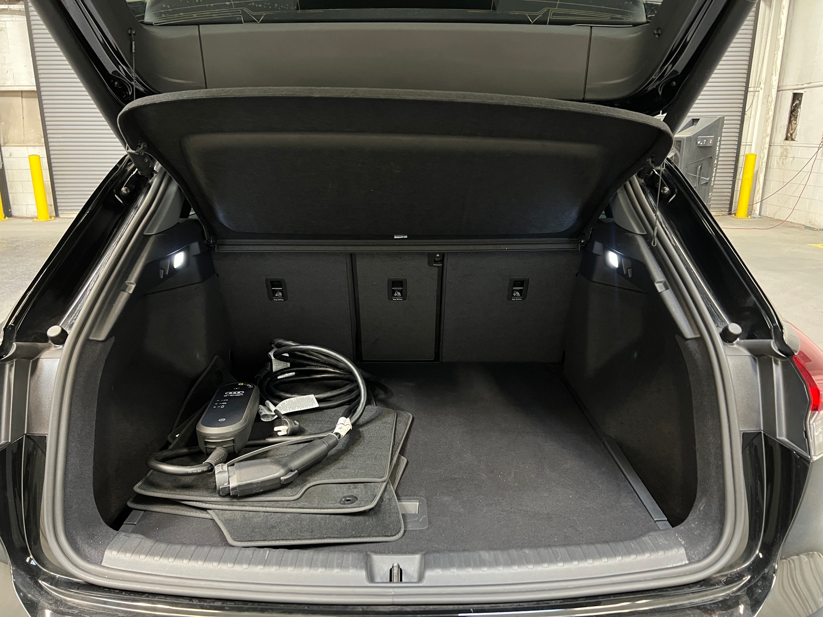 Thumbnail: 2022 Audi Q4 e-tron - 6