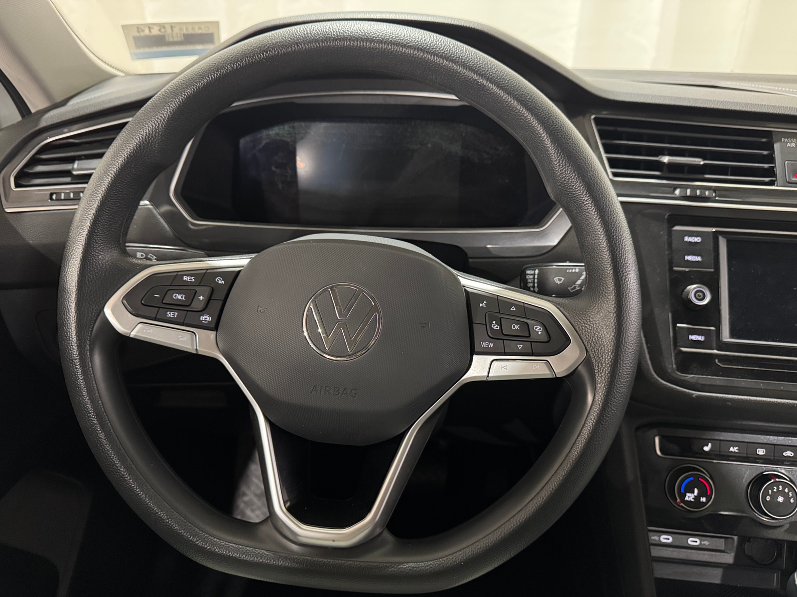 Thumbnail: 2023 Volkswagen Tiguan - 5