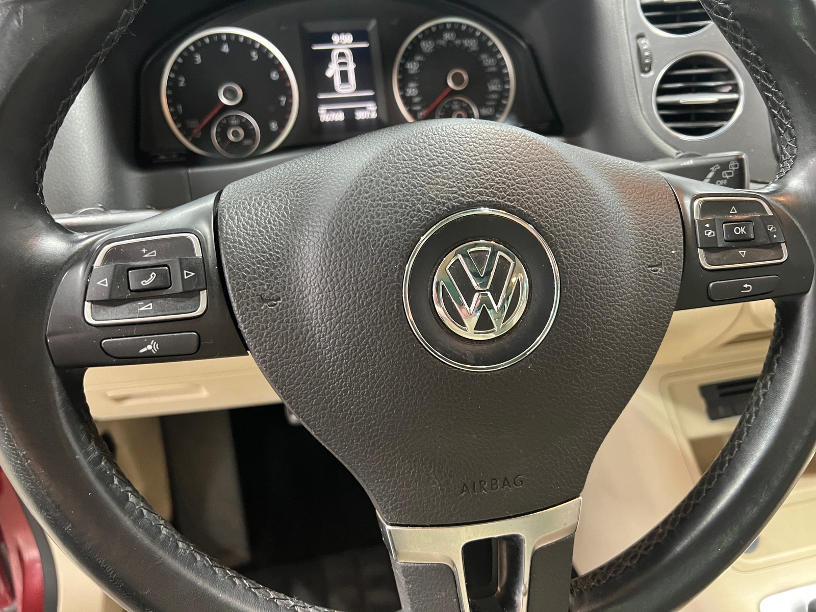 Thumbnail: 2016 Volkswagen Tiguan - 5