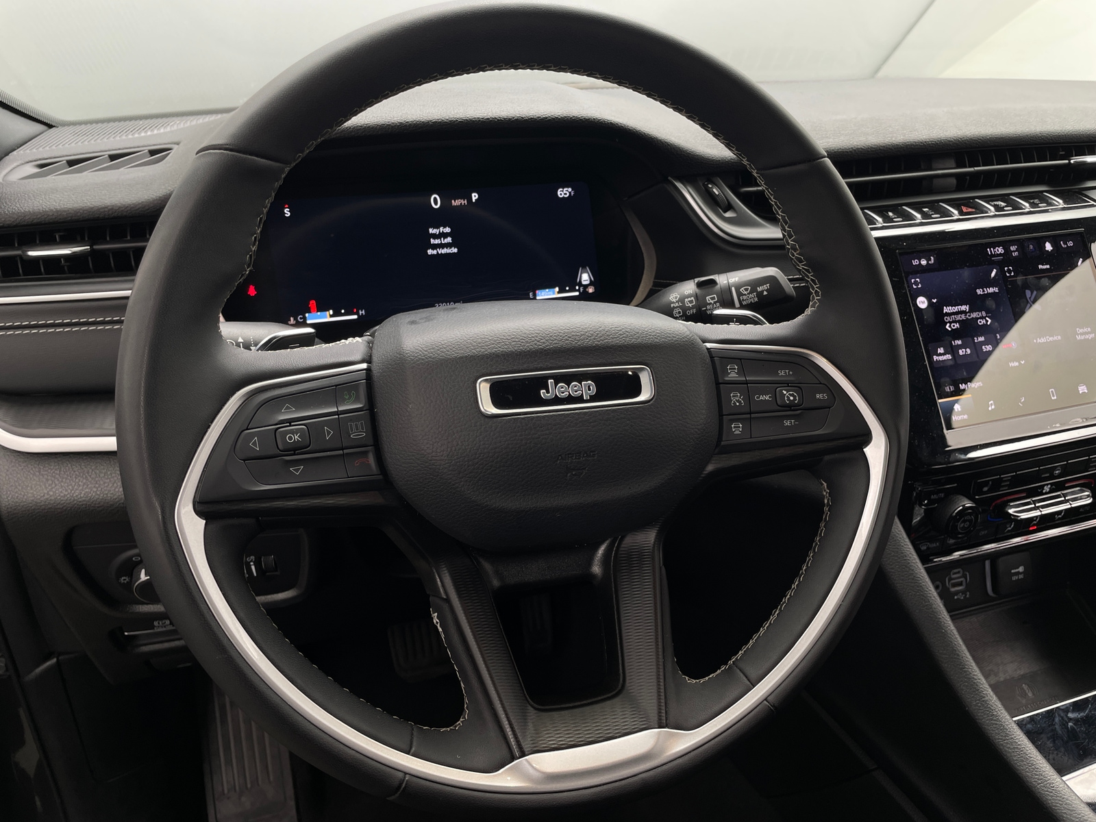 Thumbnail: 2024 Jeep Grand Cherokee L - 4