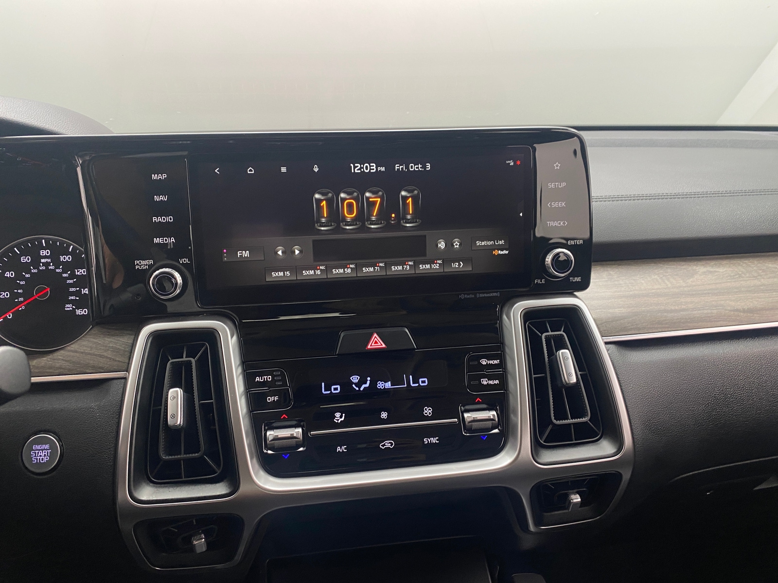 Thumbnail: 2022 Kia Sorento - 3