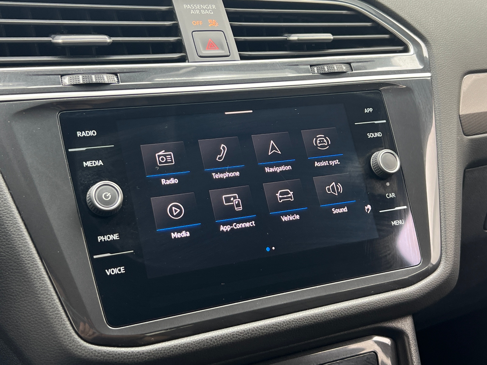 Thumbnail: 2024 Volkswagen Tiguan - 3