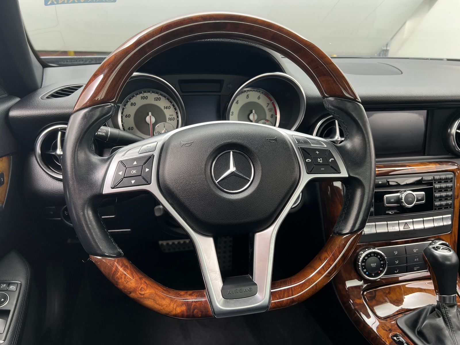 Thumbnail: 2012 Mercedes-Benz SLK - 4