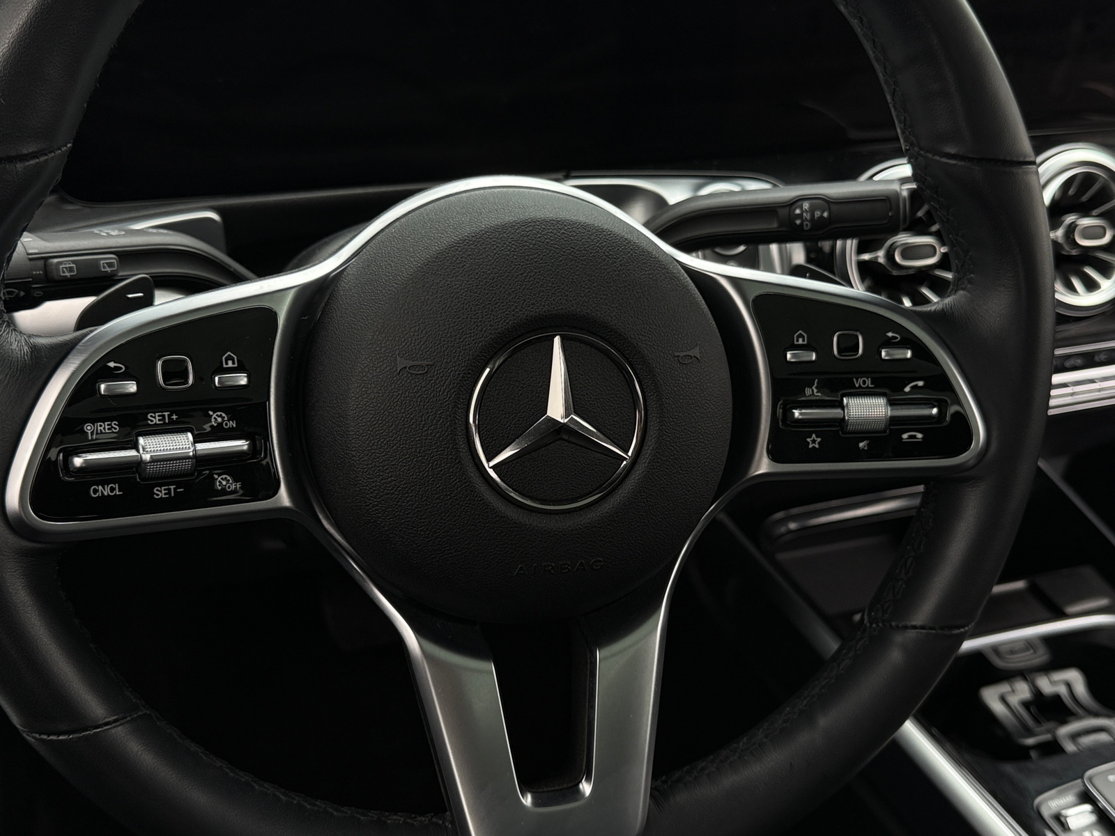 Thumbnail: 2022 Mercedes-Benz GLB - 4
