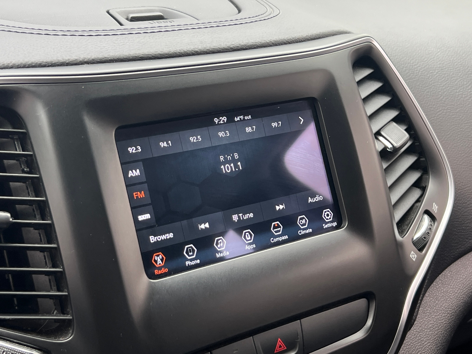 Thumbnail: 2019 Jeep Cherokee - 4