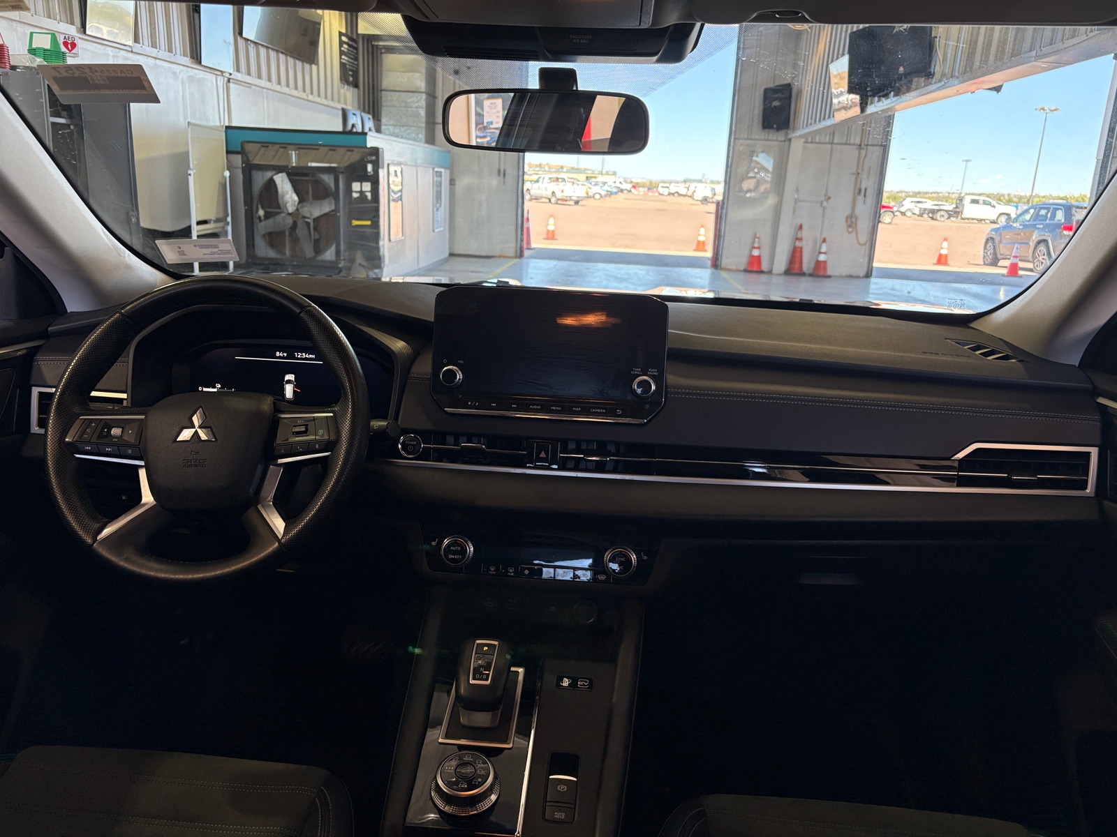 Thumbnail: 2023 Mitsubishi Outlander - 2
