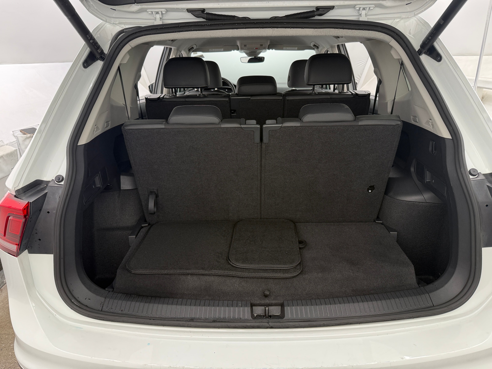 Thumbnail: 2024 Volkswagen Tiguan - 6