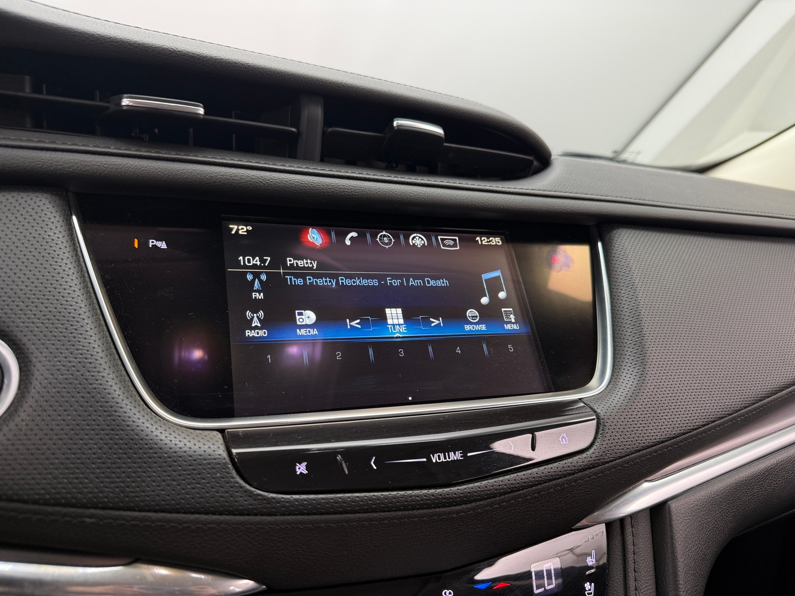 Thumbnail: 2017 Cadillac XT5 - 3