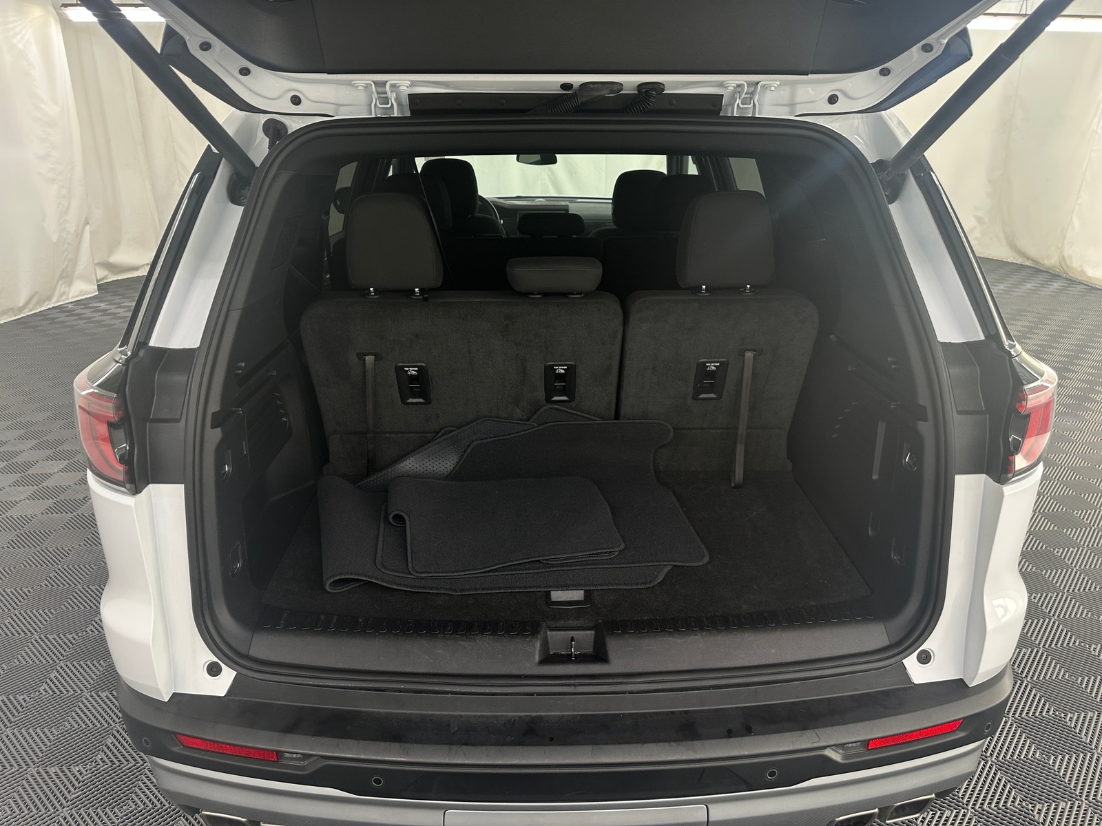 Thumbnail: 2025 GMC Acadia - 7
